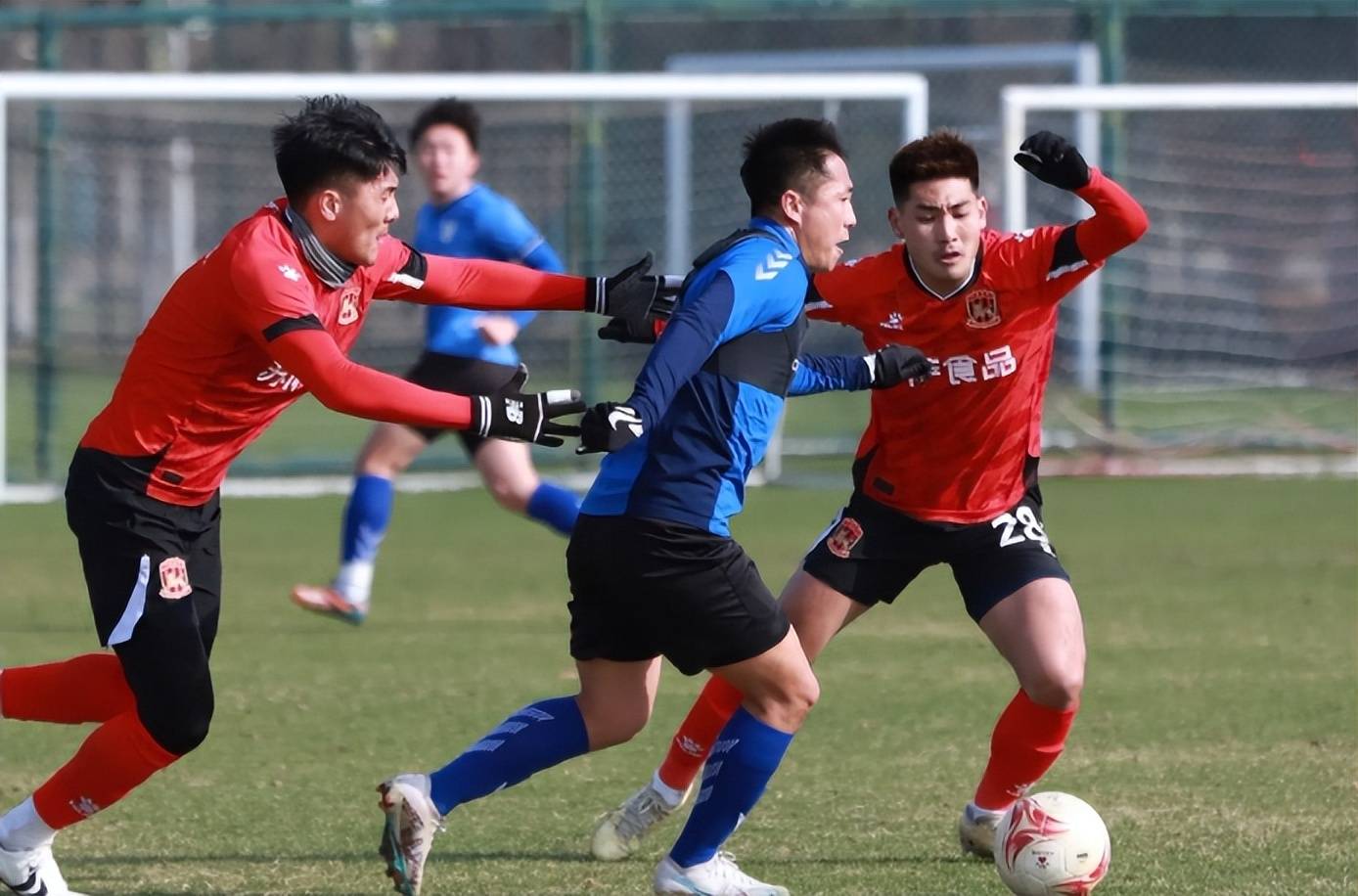 时刻完成致, 新任主帅预